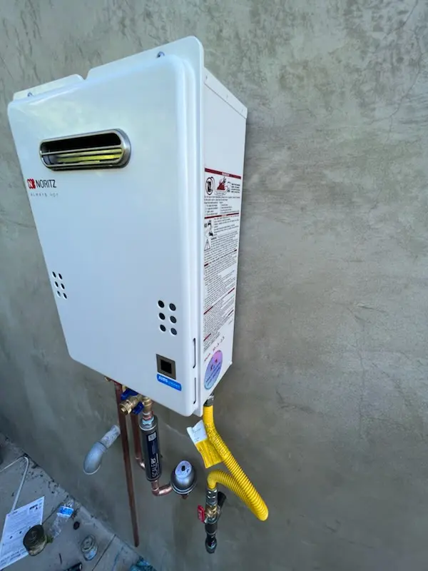Tankless water heater installation for Hulen Springs Meadow homes